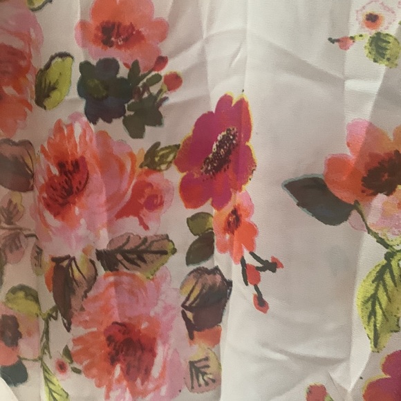 Sheer floral print 3/4 sleeves notchet keyhole - Picture 2 of 4